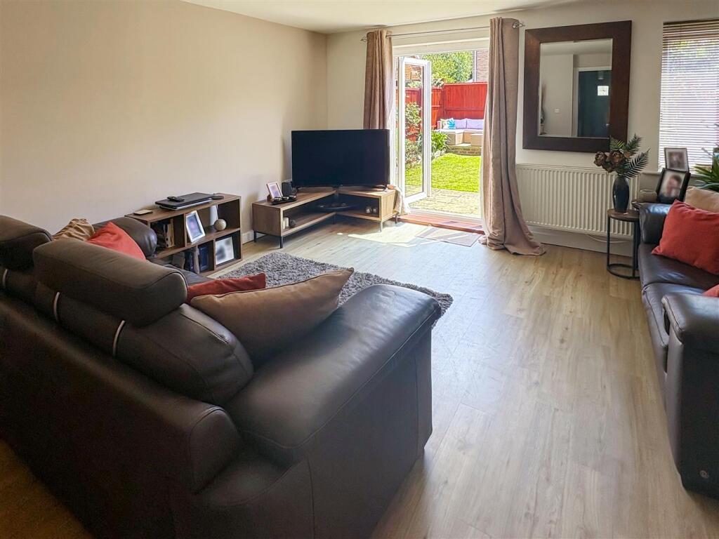 Holmes Way, Wick, Littlehampton photo 4