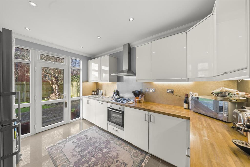 Apartment in London - More