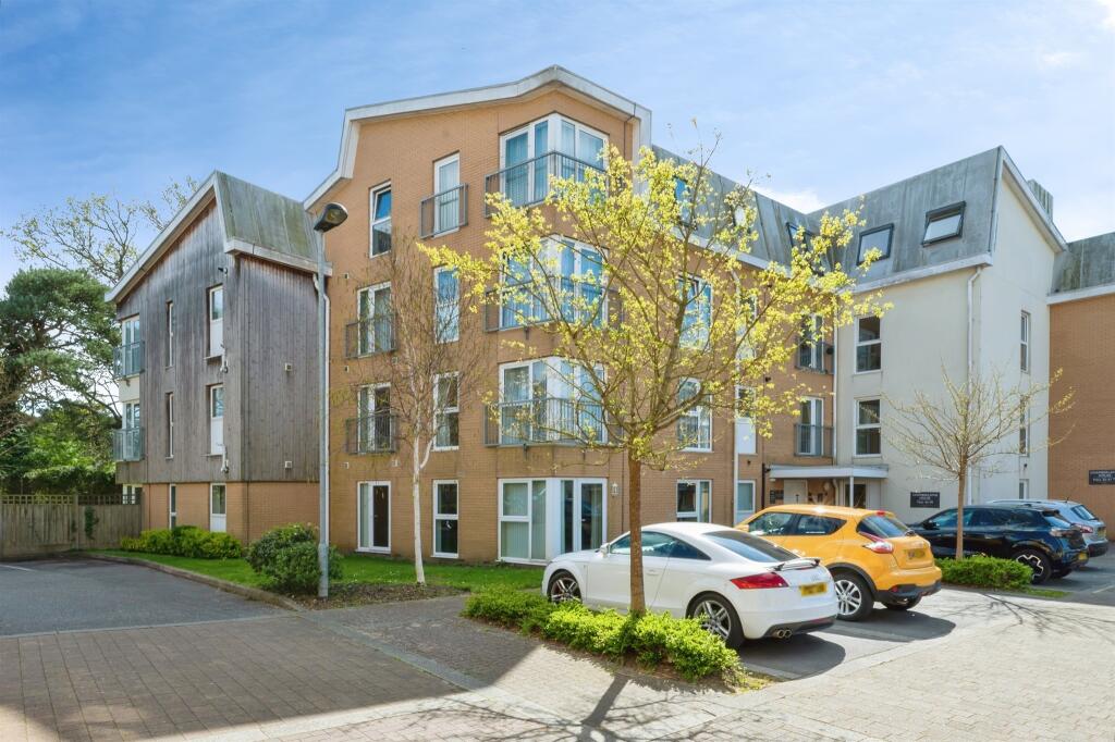 Main image of property: Robin Place, Netley Abbey, Southampton