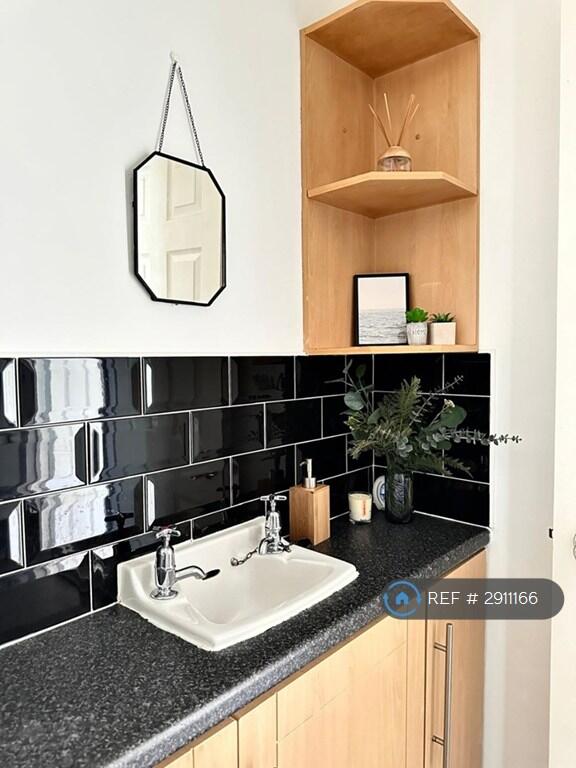 3 bedroom end of terrace house for rent