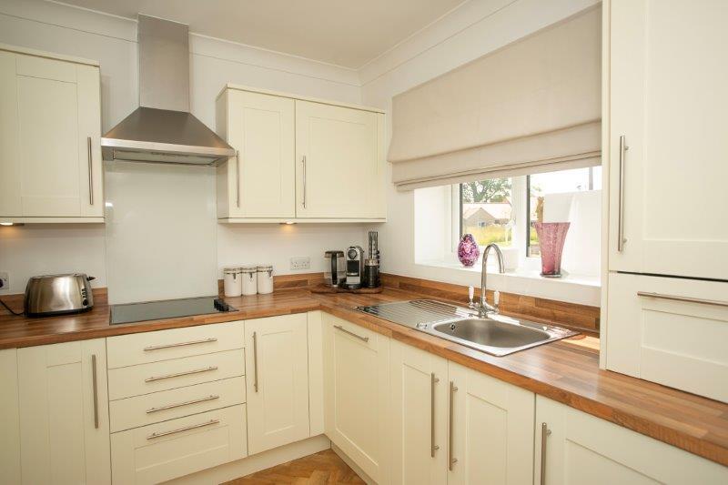 Bungalow 77, Mickle Hill, Pickering, YO18 7NB photo 2
