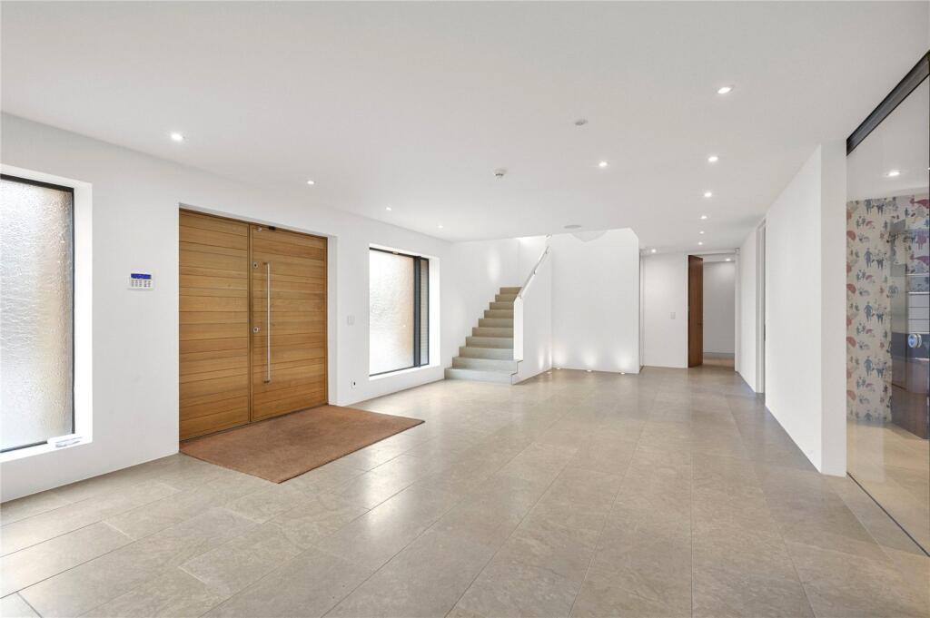 House in London, Royal Borough of Kingston upon Thames - View 3