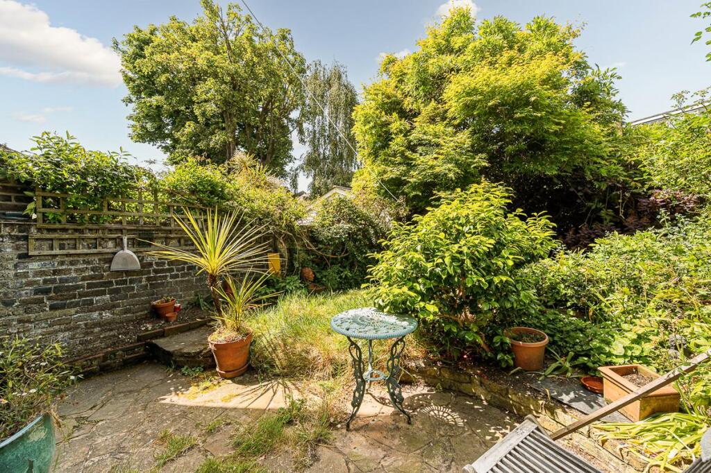 House in London - View 2