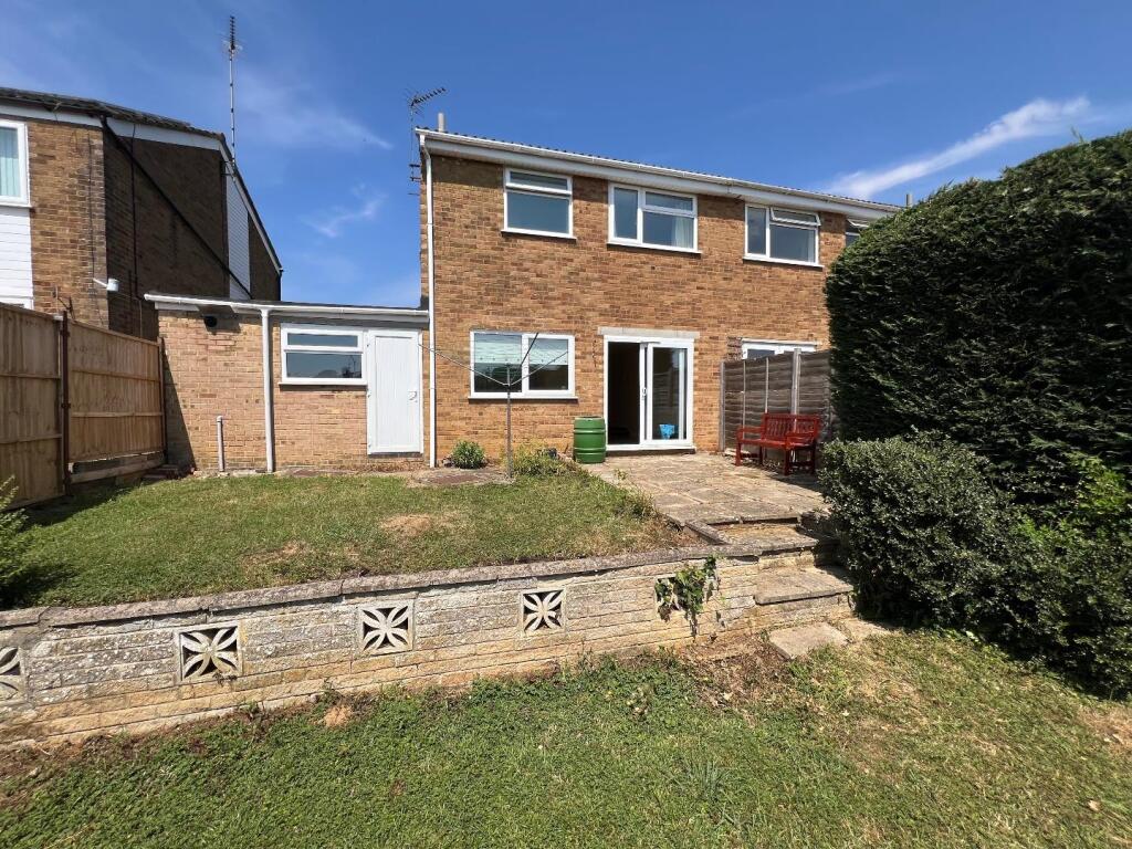 House in Desborough, North Northamptonshire - View 2