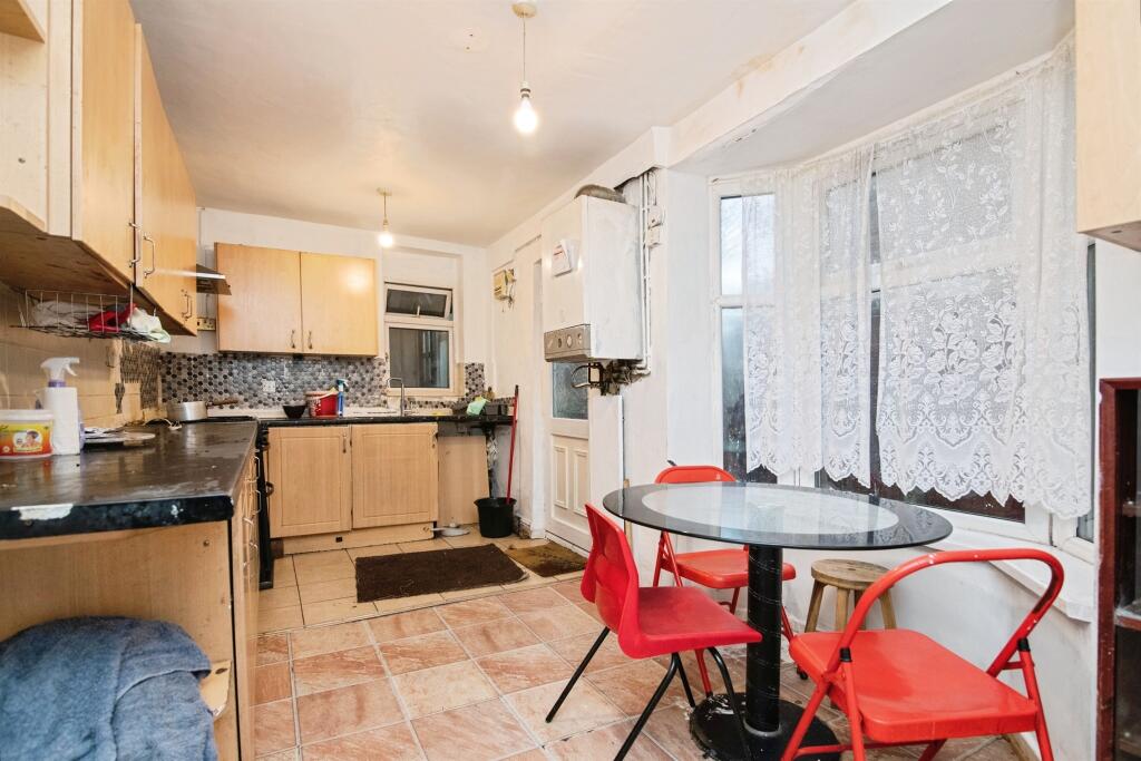 House in Sandwell, West Midlands - View 4