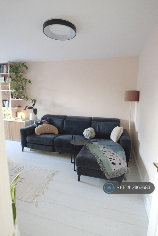 Apartment in London - More