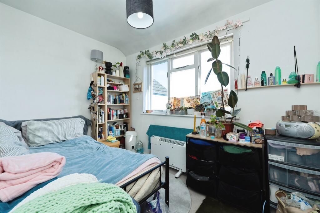 Apartment in Watford, North Watford - View 4