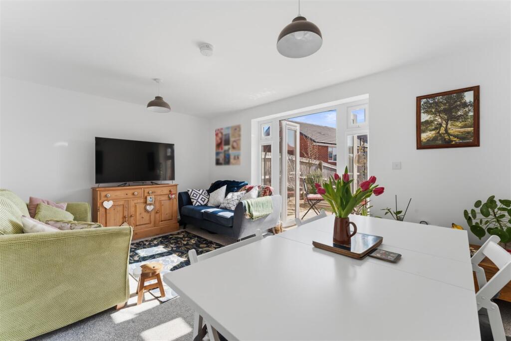 House in Kettering, Hanwood Park - View 3