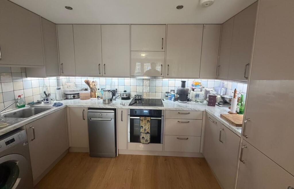 Apartment in Watford - View 4