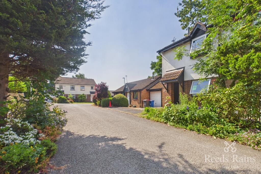Main image of property: Crestfold, Little Hulton, Manchester, Greater Manchester, M38