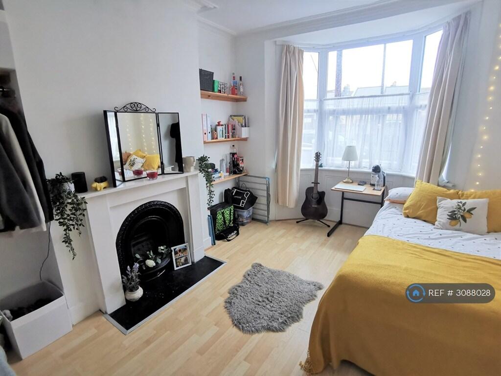 5 bedroom terraced house for rent
