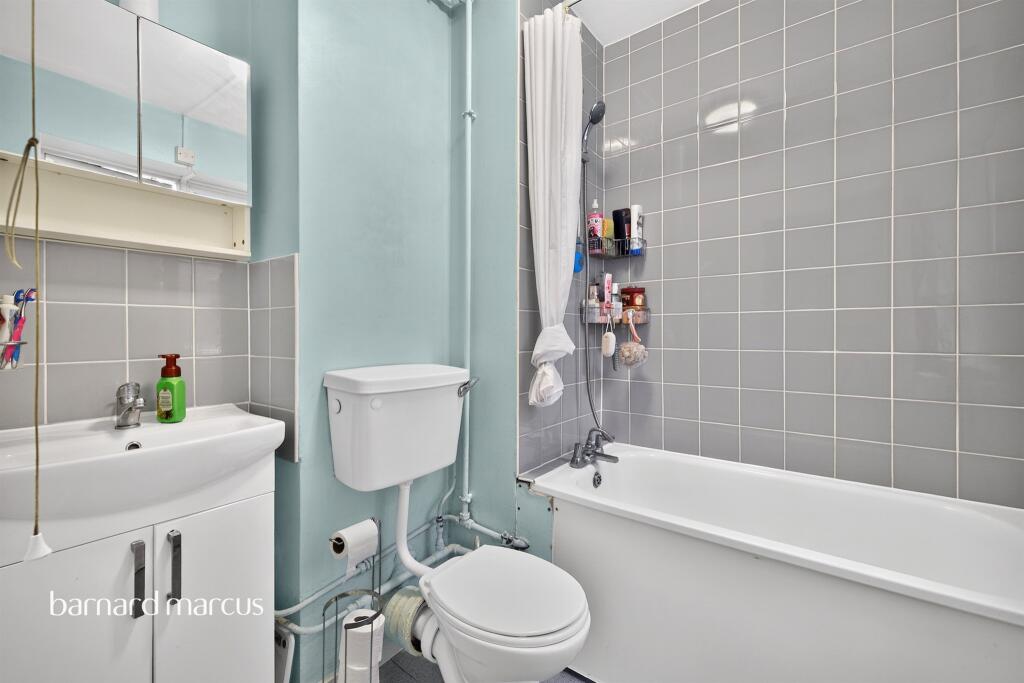 Apartment in London - View 5
