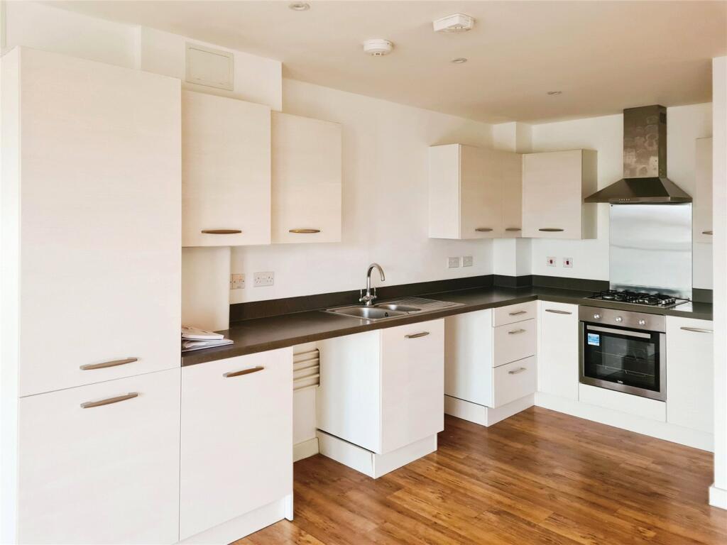 Apartment in Southampton, Maybush - View 5