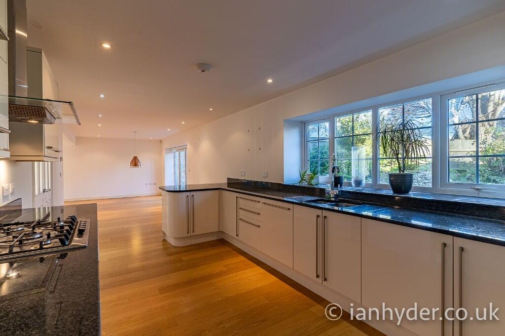 Royles Close, BN2 photo 5