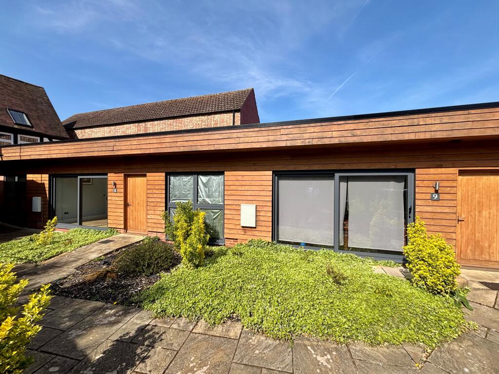 Main image of property: Bungalow,  High Street, Stratford-upon-Avon, CV37 6AU