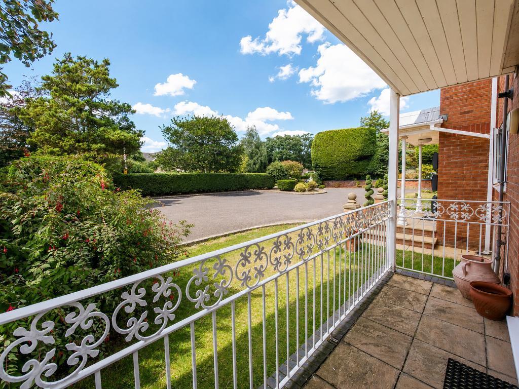 Apartment in Sefton, Liverpool City Region - More