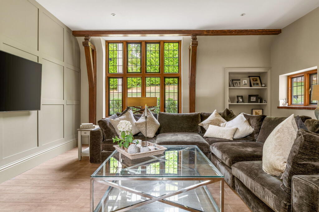 House in Reigate and Banstead, Surrey - View 3