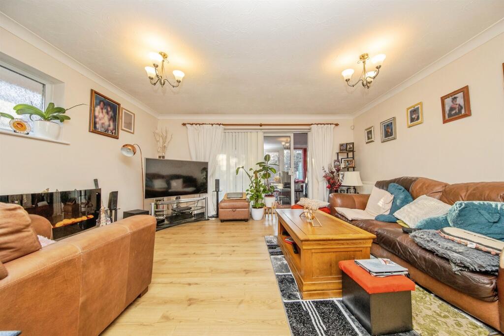 Holmwood Close, Clacton-On-Sea photo 4