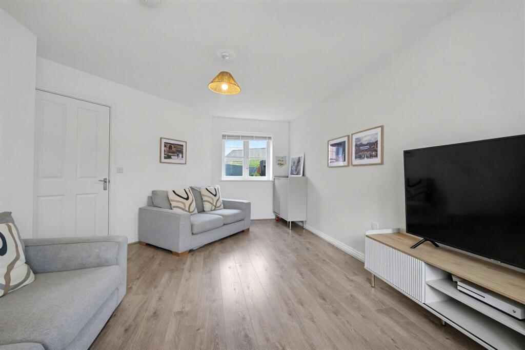 Foxglove Avenue, Thurnby, LE7 photo 3