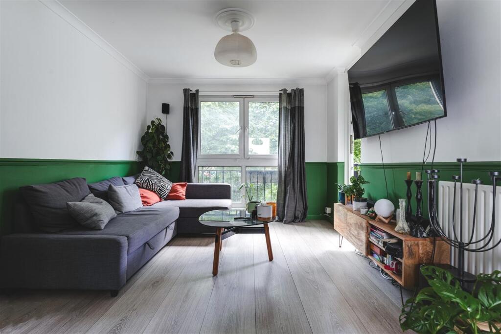 Main image of property: Wellington Row, Columbia Road