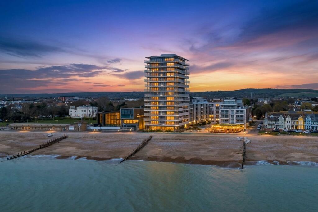 Brighton Road, Worthing, BN11