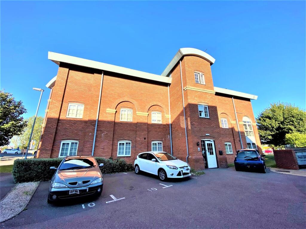 2-bed flat on Caxton Court, Burton Upon Trent, £105,000