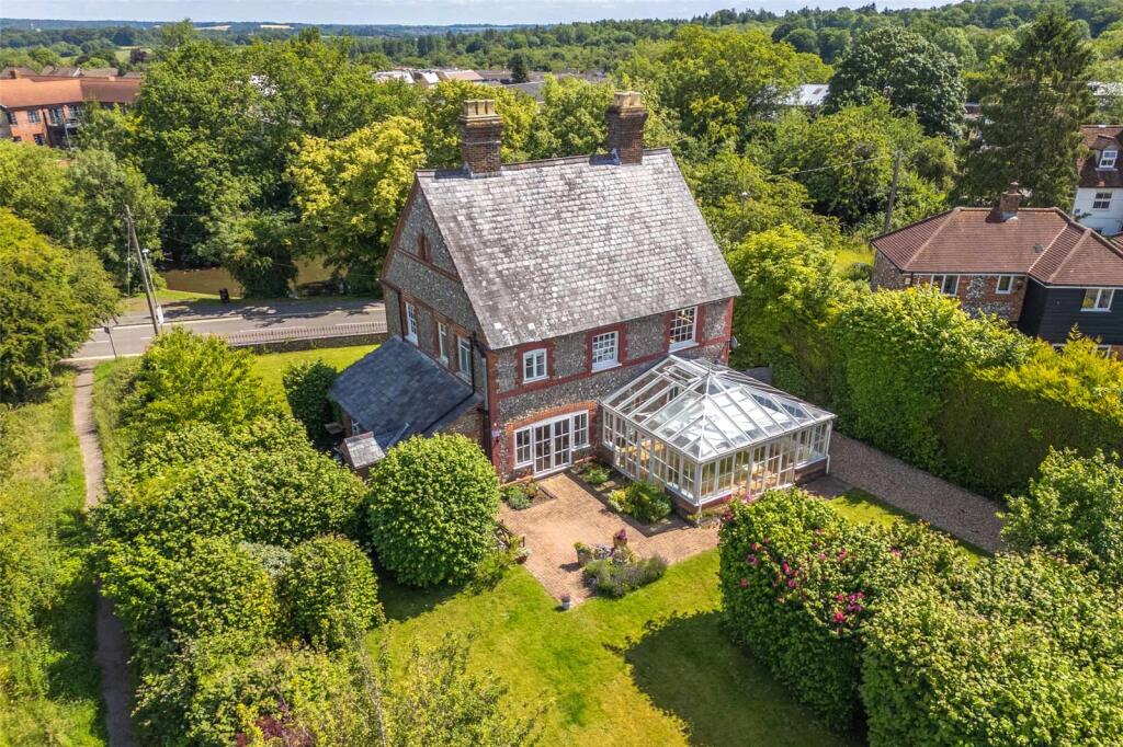 House in Lane End, Buckinghamshire - View 4