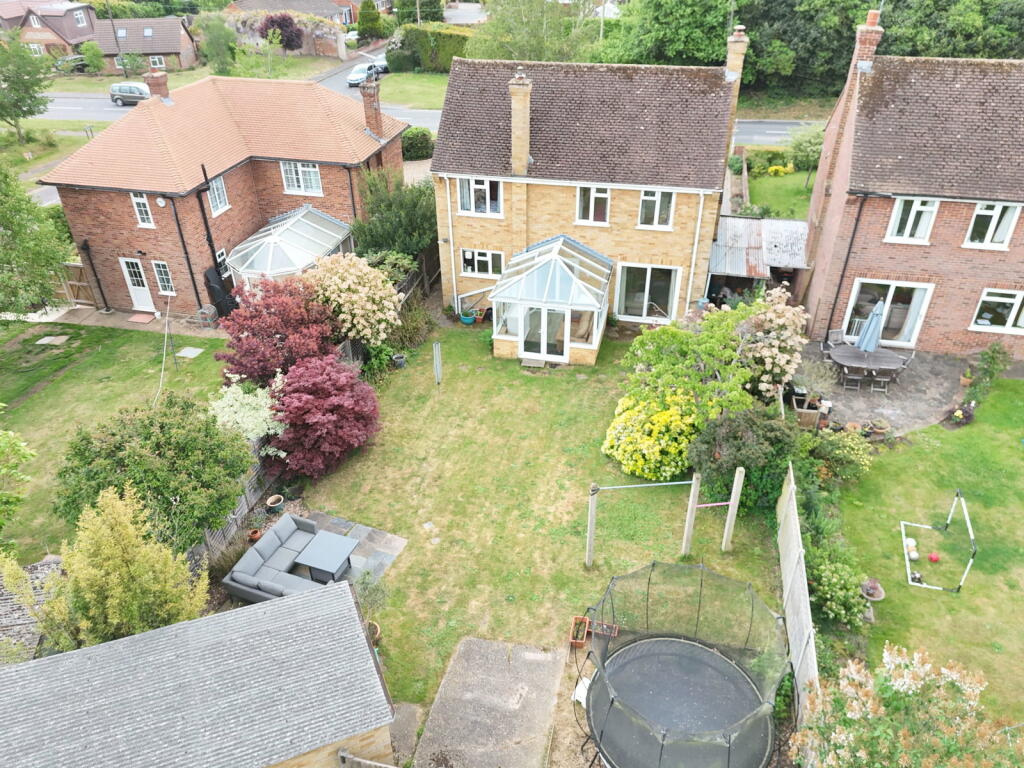 Harvest Hill Road, Maidenhead, SL6 photo 4