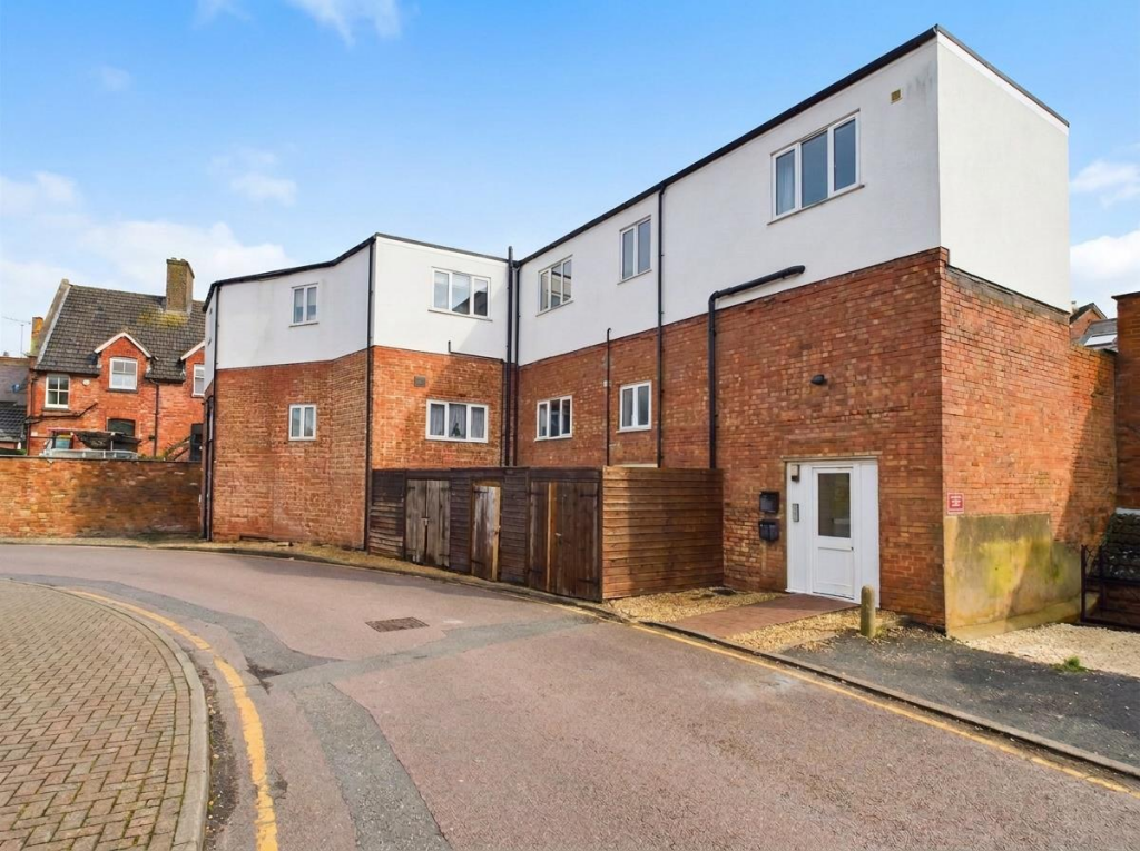 Main image of property: NN16 Montagu Street, Kettering