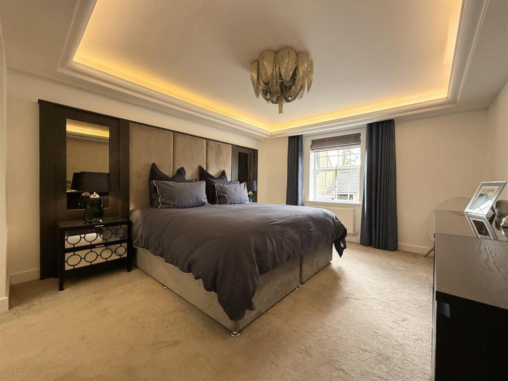 House in Huddersfield, Skelmanthorpe - View 3