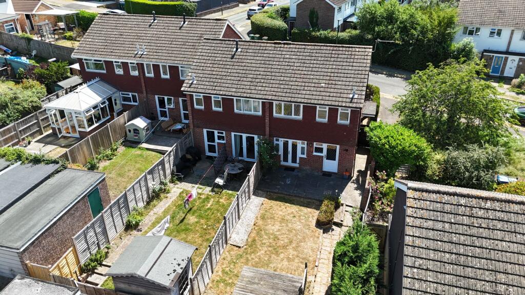 Wicks Road, Billingshurst, RH14 photo 3