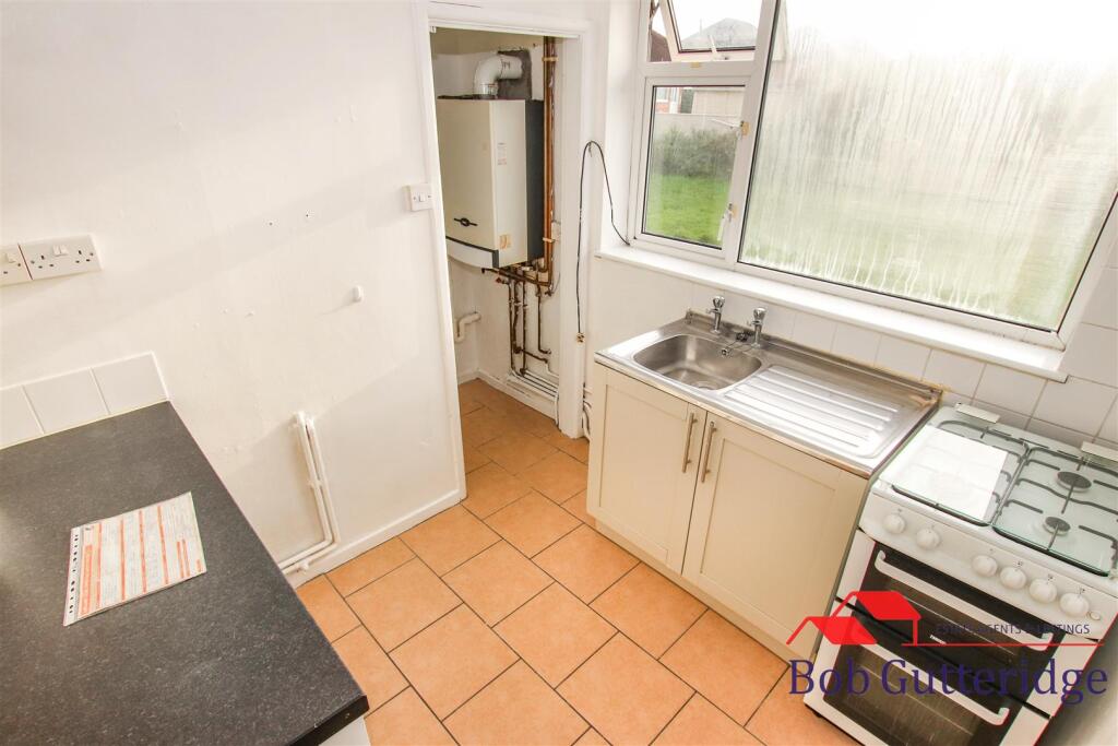 Apartment in Newcastle-under-Lyme, Bradwell - View 4