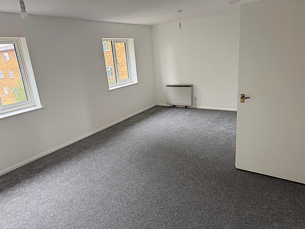 Apartment in Three Rivers, Abbots Langley - View 3