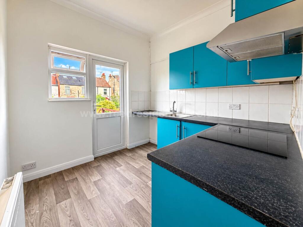Apartment in Southend-on-Sea, Essex - More