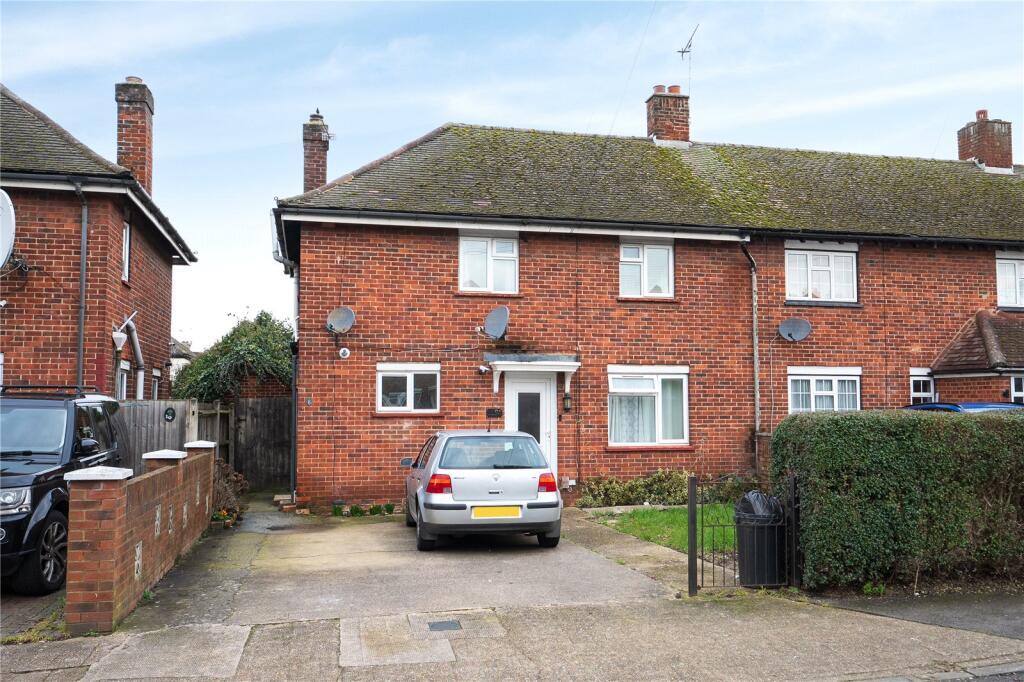 1-bed flat on Oak Avenue, West Drayton, £270,000