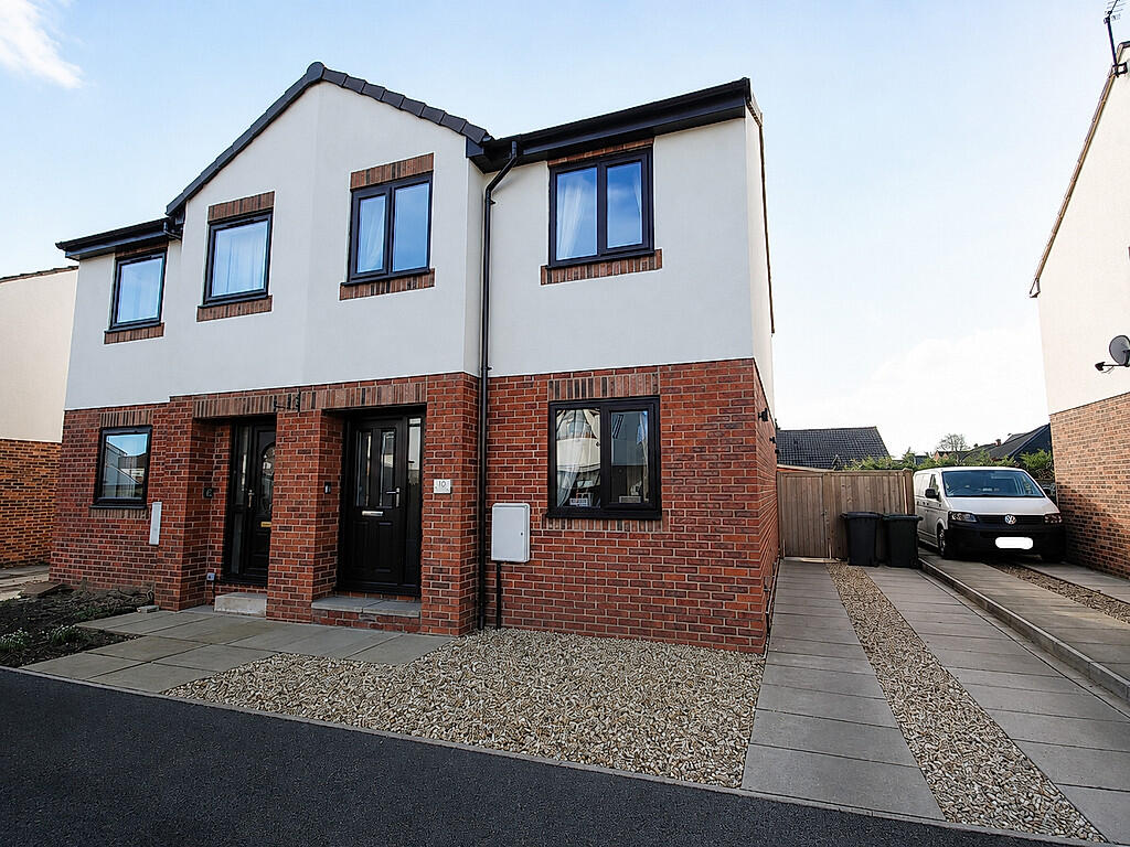 3-bed semi-detached on Appletree Way, Leeds, LS25 6DQ, £235,000