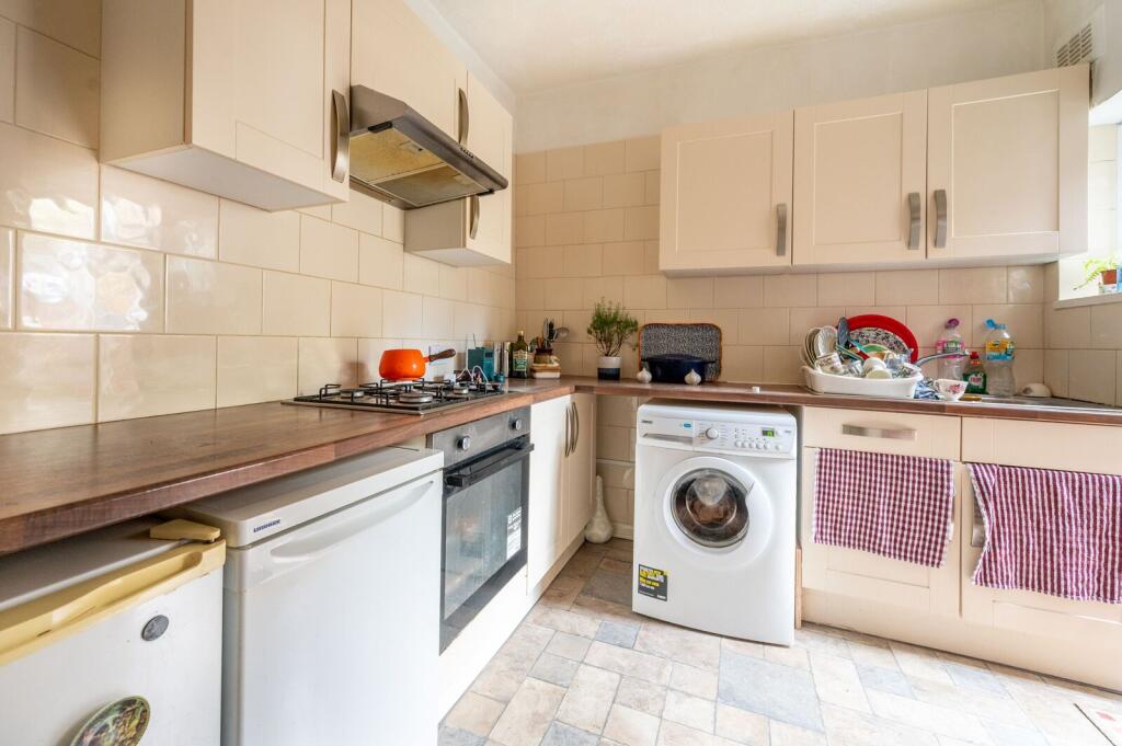 Apartment in London, Canning Town - More