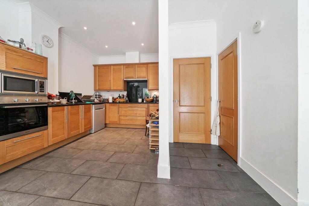 House in London, Kentish Town - View 4