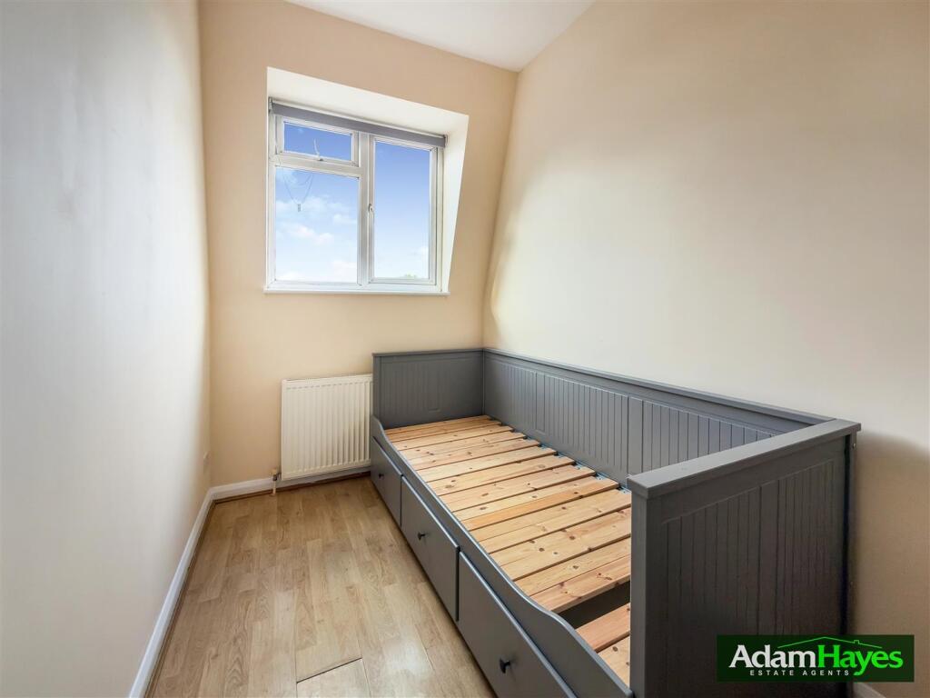 Apartment in London, Church End - More