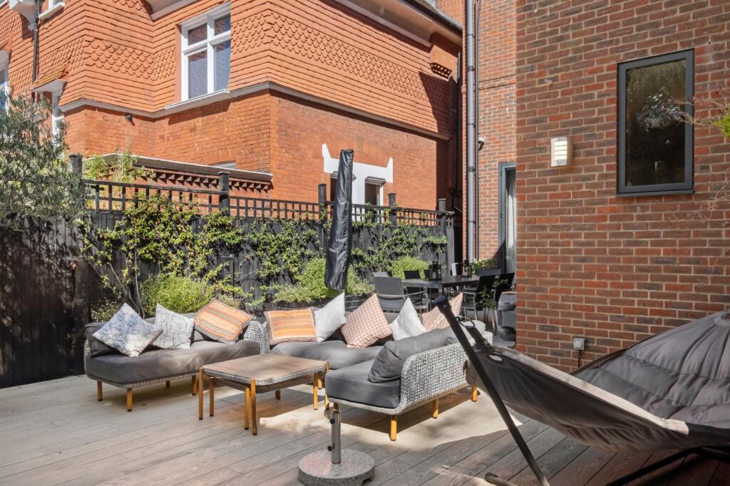 House in London - View 5