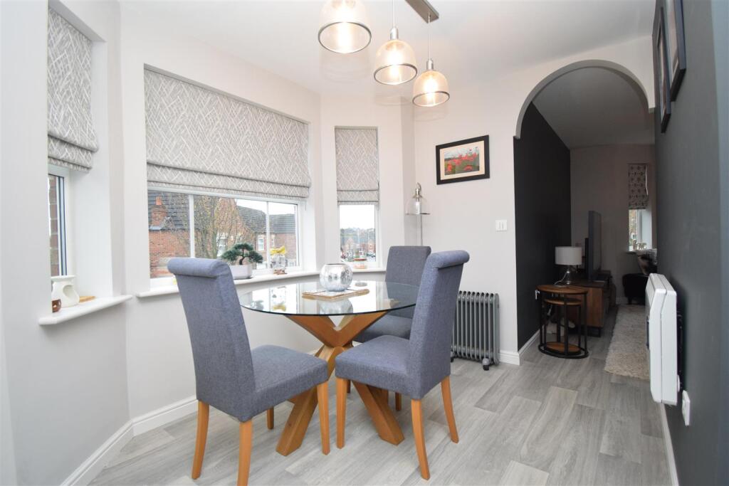 Apartment in Wakefield, Hemsworth - View 3