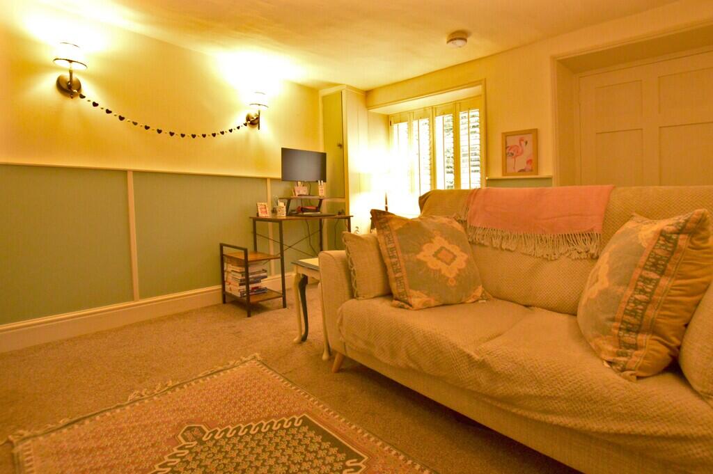 House in Lincoln - View 5