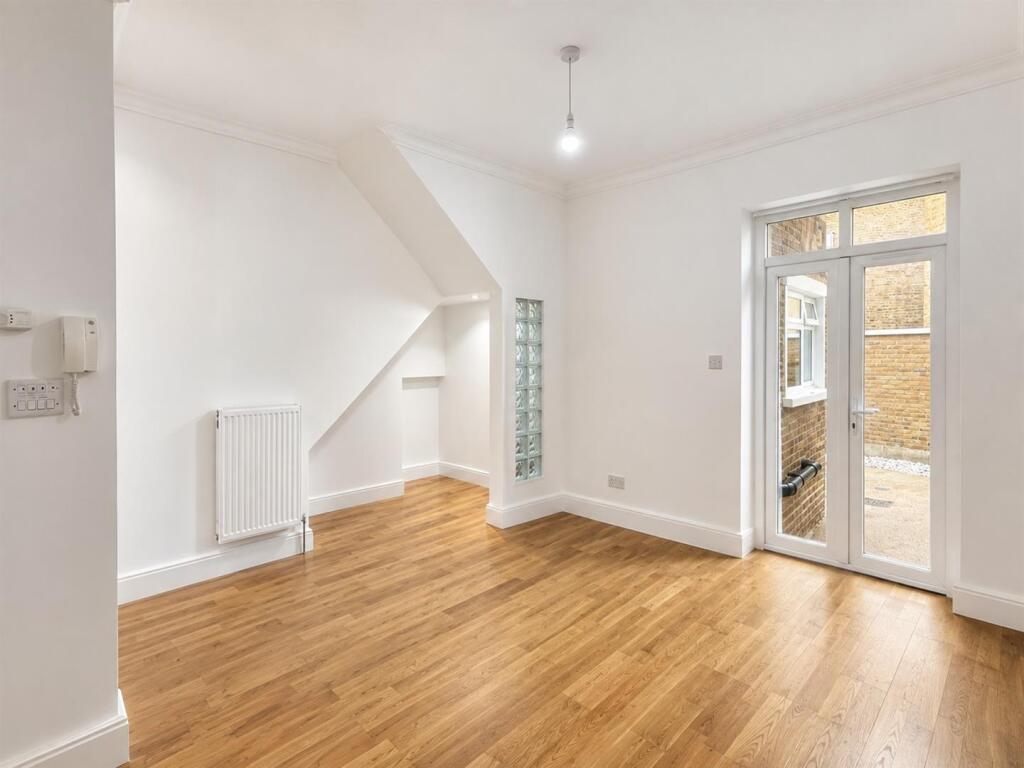 Apartment in London - More