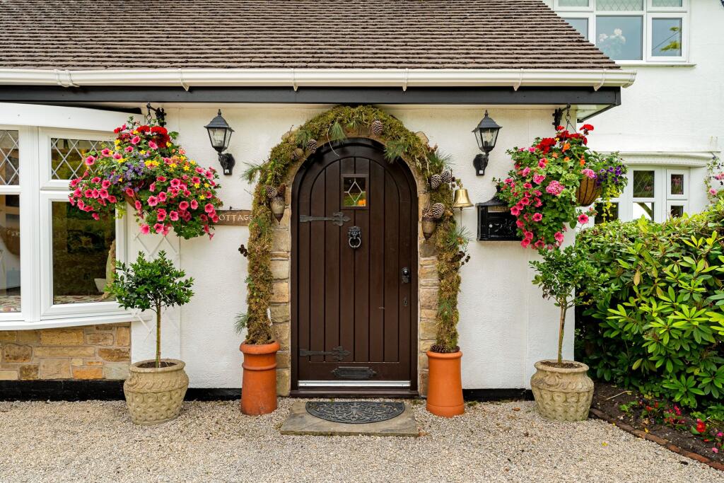 Lady Alice's Drive, Lathom, L40 photo 4