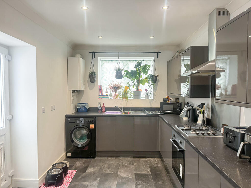 House in Treharris, Trelewis - View 6