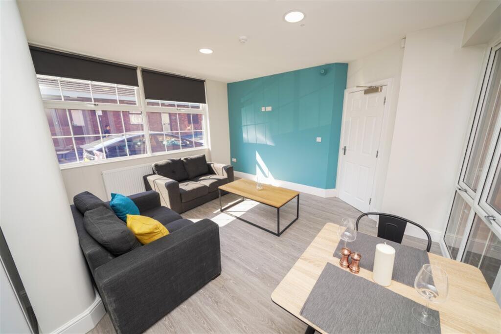 Main image of property: Flat A, 212 Broomhall Street, Sheffield, S3 7SQ