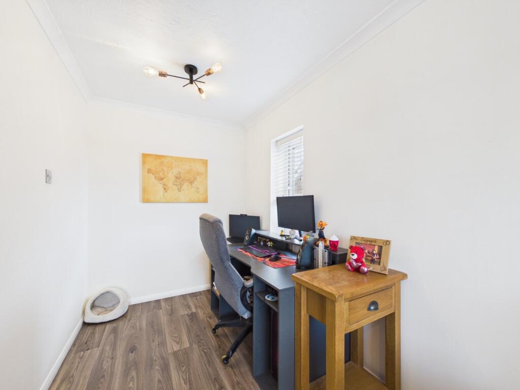 Apartment in Slough - More