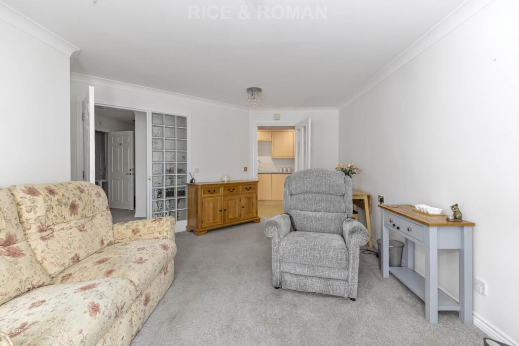 Hinchley Manor, Hinchley Wood photo 4