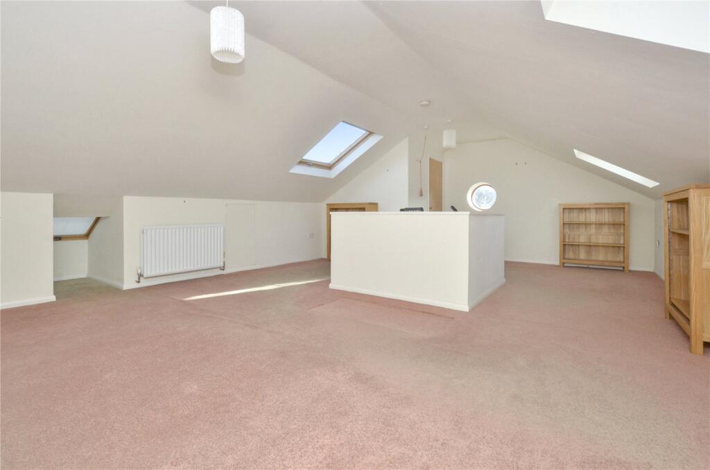 Greensome Drive, Ferndown, Dorset, BH22 photo 3