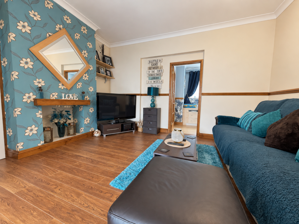House in Swansea, Penderry - More